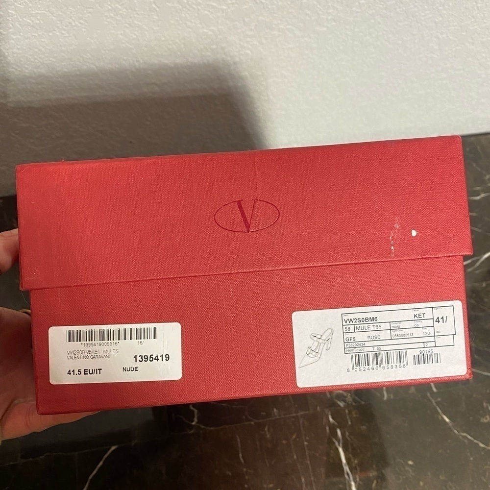 Valentino Garavani Leather Oversized Rockstud Mules 65 nude/blush color - Picture 4 of 15